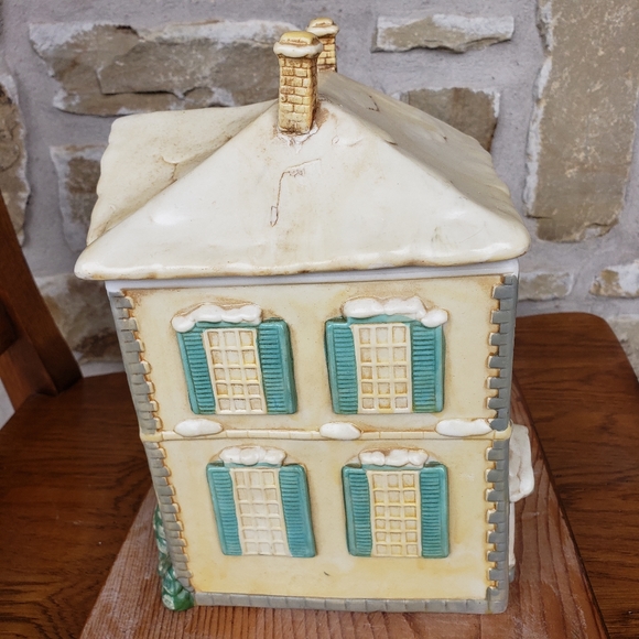 Victorian Christmas Scene Cookie Jar - Picture 4 of 7